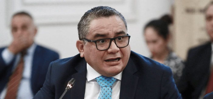 Juan José Santiváñez: Fiscalía solicita impedimento de salida del país contra ministro del Interior tras allanamiento a su vivienda